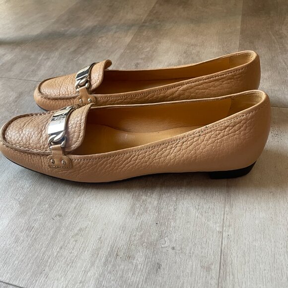 Tan Leather Prada Loafers with a silver hardware nameplate - Picture 4 of 7